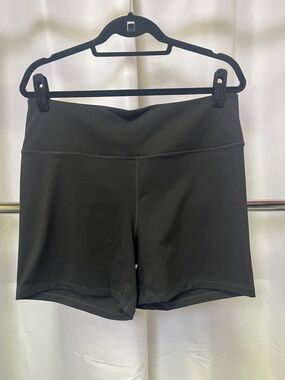 H&M move women’s Black High-Rise Bike Shorts with Wide Waistband XL